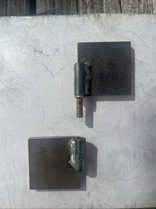 Puerta o puertas metálicas con bisagra de barril de elevación.    Soldadura o perno en 3/8 pines - Imagen 1 de 3