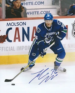 **GFA Vancouver Canucks *JANNIK HANSEN* Signed 8x10 Photo COA** - Picture 1 of 1