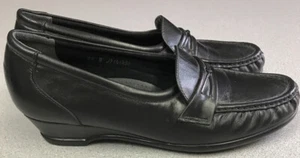 SAS Women’s Sz 9.5N Black Leather Slip On Moc Toe Heels Pumps MADE IN USA - Picture 1 of 7