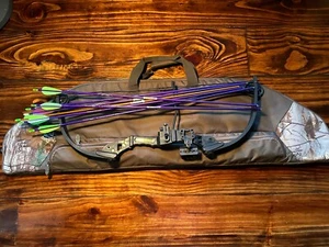 Barnett TOMCAT Youth Compound Bow, Black & Green, Academy Soft Case & 7 Arrows - Picture 1 of 15