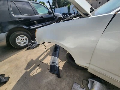 2004 2005 2006 2007 CADILLAC SRX LEFT DRIVER FENDER - Image 1 of 3