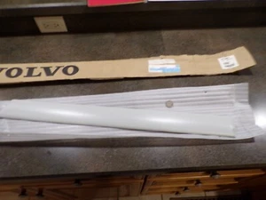 NOS Genuine OE Volvo#9178503,9151497 1998-2000 S70,V70,V70XC  LH Door Trim Strip - Picture 1 of 17