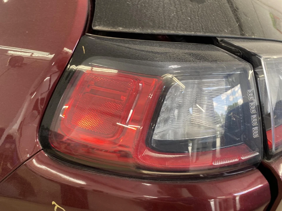 Conjunto de luz trasera izquierda usado se adapta a: Jeep Cherokee 2020 cuarto montado en panel LED Foto 1 de 4