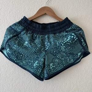 Lululemon Tracker Floral Shorts Womens Size 6 Blue Aqua Brief Lined - Picture 1 of 9