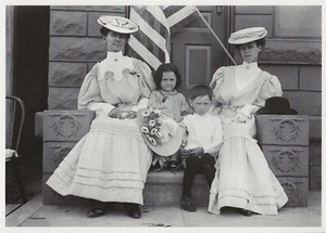 POSTAL MT Terry Mrs FP Reiley, Mrs Will Floss at First State Bank (1906) Repro - Imagen 1 de 1