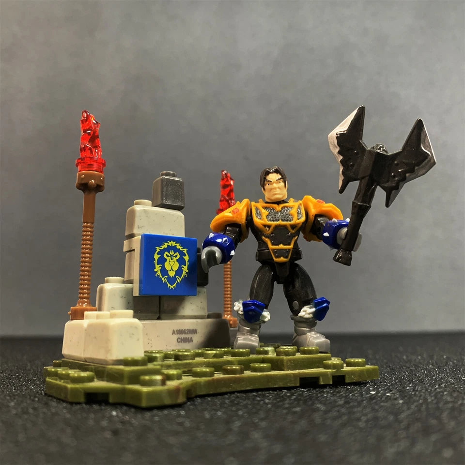 Figura de acción MEGA BLOKS World of Warcraft Colton Human Paladín The Alliance Foto 1 de 4