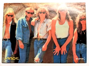 DEF LEPPARD / STEVE CLARK / REVISTA AEROSMITH RECORTE DE PÓSTER PINUP PÁGINA COMPLETA - Imagen 1 de 6