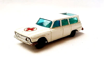 HUSKY England 1:64 Studebaker Wagonaire Ambulance NM`64 - Image 1 of 4