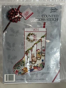 VINTAGE CANDAMAR CATS ON THE STAIRS COUNTED CROSS STICH CHRISTMAS STOCKING KIT - Picture 1 of 3
