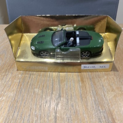 Miniature Jaguar XRK Roadster James Bond 007 – Échelle 1/18, Beanstalk