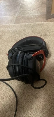 Auriculares HyperX usados con teclado Foto 1 de 4
