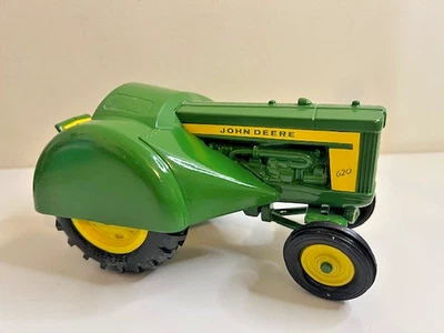 JOHN DEERE MODEL 620 1:16 DIE-CAST 1992 2 CYLINDER EXPO III TRACTOR - #1986 - Image 1 of 4
