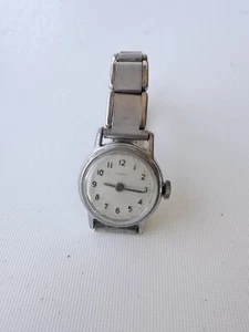 Vintage Timex ladies mechanical watch 24mm case, running, glass cracked - Picture 1 of 3
