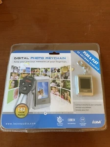 Iwave Digital Photo Keychain. 8 hour Battery life. 142 photo storage. - Picture 1 of 5