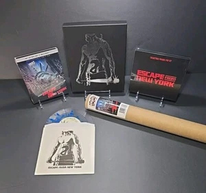 Escape From New York (4K UHD + Blu-ray) Deluxe Collector Ed. Poster, Pins, Vinyl - Picture 1 of 22
