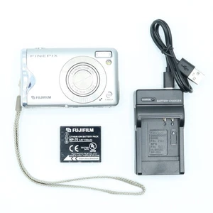 Fujifilm FinePix F20 Compact Digital Camera 6.3MP 3x Zoom Silver Tested - Picture 1 of 15