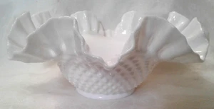 Vintage Fenton 9" White Hobnail w/Ruffled Edge Milk Glass Bowl - Bild 1 von 9