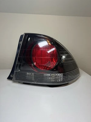 Luz trasera lateral del pasajero Lexus IS300 2001-2005 CROMO OSCURO OEM Foto 1 de 4