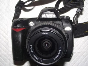 NIKON D70 DIGITAL SLR CAMERA W NIKKOR ED 18-55MM F3.5-5.6G LENS NIKON WIDE STRAP - Picture 1 of 8