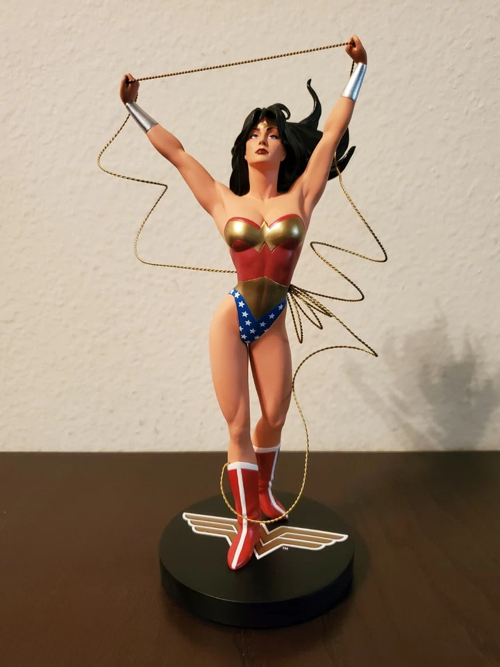 Cover Girls of The DC Universe Wonder Woman Statue - Adam Hughes 1st Edition