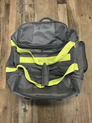 doTERRA 独家滚轮随身行李行李箱隔夜包 — 第 1/4 张图片