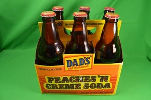 Dad's Peaches N Creme Soda, rote Creme Braunglasflaschen mit Deckel Kappen, 6 Stück Etui - Bild 1 von 9