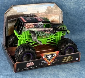 NEW Monster Jam GRAVE DIGGER 40th Anniversary Series 20 Monster Truck 1:24 Scale - Picture 1 of 6