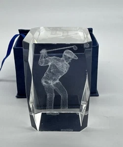 Pisapapeles de golf 3-D grabado con láser cubo de cristal de 3” x 2” golfista - Imagen 1 de 10