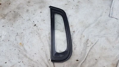 Toyota Corolla 1988 - 1991 Parte trasera izquierda trasera cercana carrocería ventana vidrio Foto 1 de 4