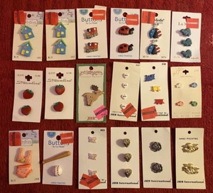 Lote de tarjetas de botón de plástico de novedad vintage Ladybug pez mariposa tortuga querubín 44P - Imagen 1 de 18