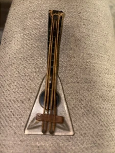 Gorgeous Mandolin Guitar Lute Design Pin Bakelite Lucite Amazing - Picture 1 of 5