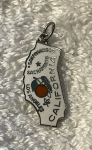 Ciondolo souvenir vintage smalto bianco California State Charm argento Giappone 1" usato in ottime condizioni - Foto 1 di 4