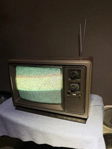 1980s AOC Woodgrain 13” Color Retro Gaming CRT TV, Model C3720A. Taiwan. Works - Picture 1 of 12
