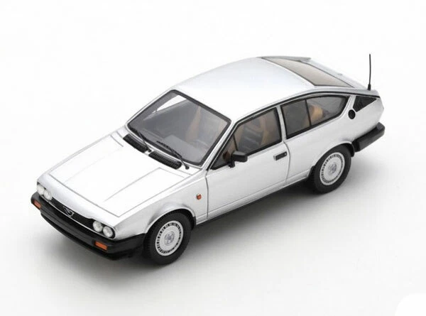 Spark Model 1:43 S9046 Alfa Romeo GTV 2.20 1980 Silver NEW - Immagine 1 di 1
