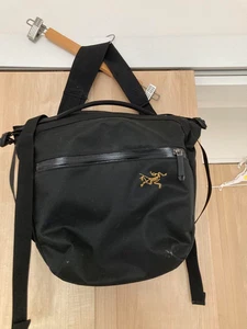 Arc'teryx Arro 8 Shoulder Bag Arrow Black 24019-123505 Used from JAPAN - Picture 1 of 12