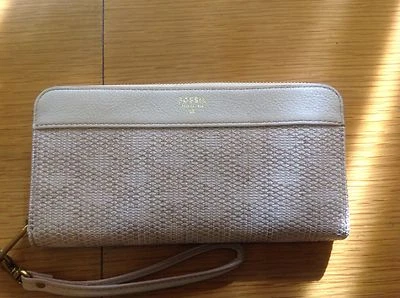 Fossil Ladies Sydney Leather Zip Clutch Wallet Barely Pink SL5091657 - Image 1 of 4