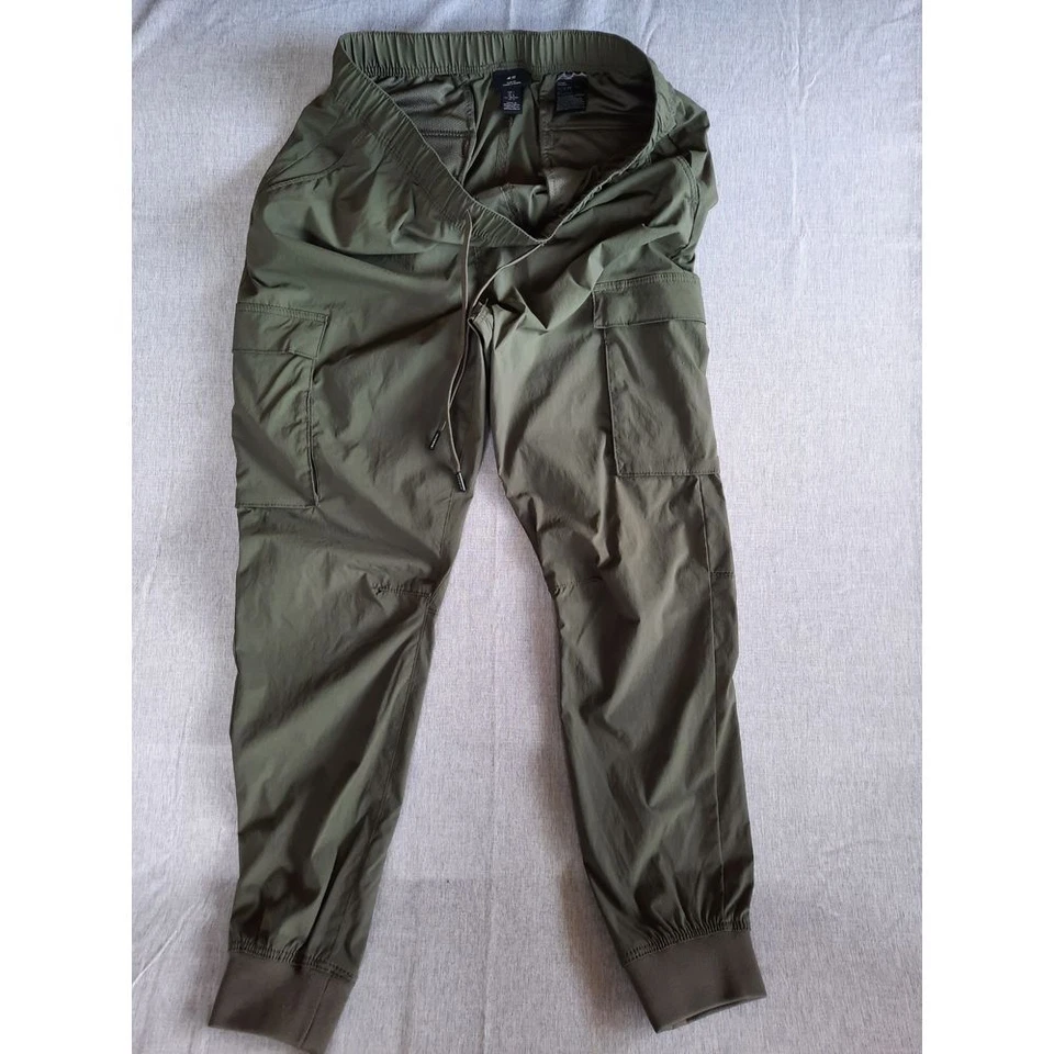 Pantalones de chándal de carga H&M grandes ajustados elásticos verde militar para mujer Foto 1 de 4