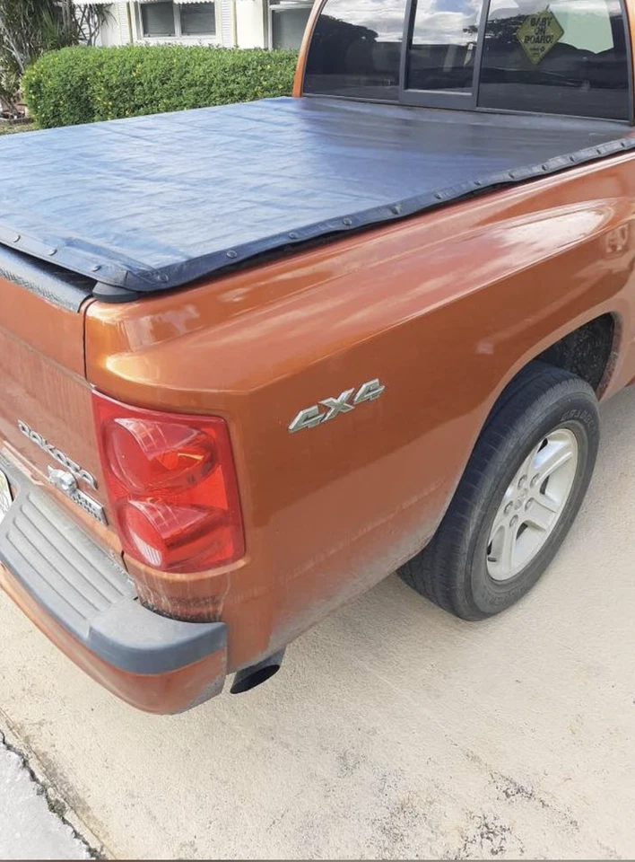 "Cubierta de caja de camioneta 5 '3"" para Dodge Dakota nunca usada" Foto 1 de 4