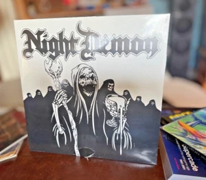 ⚔️ Night Demon – S/T EP Mint Sealed 2014 HRR 368 Ltd Black Vinyl NWOBHM Covers - Picture 1 of 3