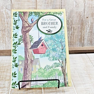 Tarjeta de felicitación de Pascua Hallmark para Gran Hermano Birdhouse Green Family - Imagen 1 de 12