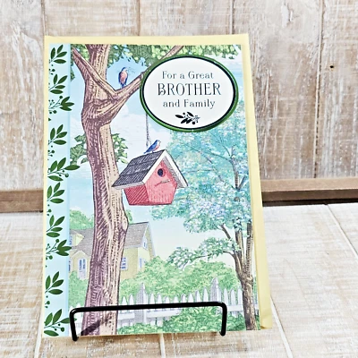 Cartão de Páscoa Hallmark para família verde casa de pássaros grande irmão - Imagem 1 de 4