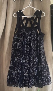 NWT Charlotte Russe Strappy Flowy Floral Dress Size Large - Picture 1 of 11
