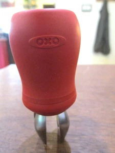 OXO GOOD GRIPS STRAWBERRY HULLER ROT & GRÜN SILCOME GUMMI KÜCHENWERKZEUG - Bild 1 von 2
