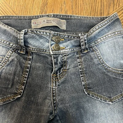 Pantalones de mezclilla elásticos de 2 botones vainilla para niñas talla 5 bolsillos con solapa  Foto 1 de 4