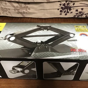 Torin Jacks 1.5 Ton Scissor Jack - Picture 1 of 4