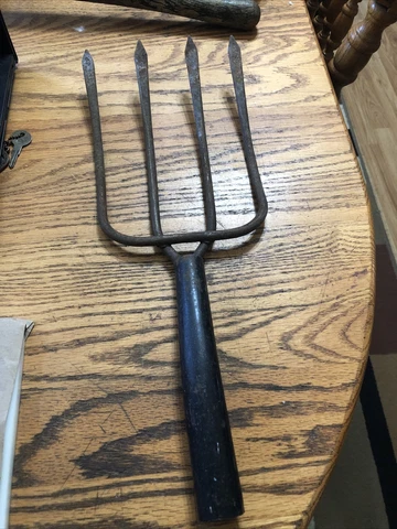 Vintage 4 Tine Potato Hay Pitch Fork. Farm, Garden & Decor Cover
