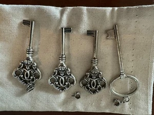 Lot of 4 Faux Antique Metal 3" (L) Pendant Key's - Picture 1 of 8