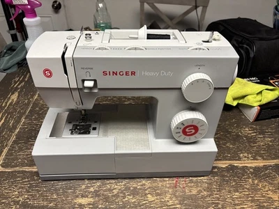 Singer 4411 Heavy Duty Sewing Machine Barely Used - image 1 of 4