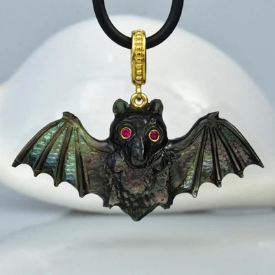 Carved Black Mother-of-Pearl Bat Pendant Gold Vermeil Sterling Silver 5.73g - Image 1 of 4
