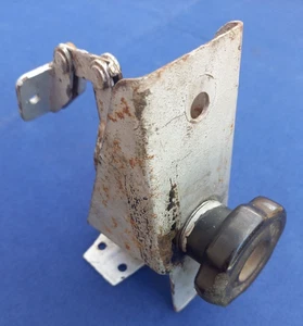 One Rare Land Rover Early Series 2 Vent Flap Lever/Control Complete With Knob - Picture 1 of 9
